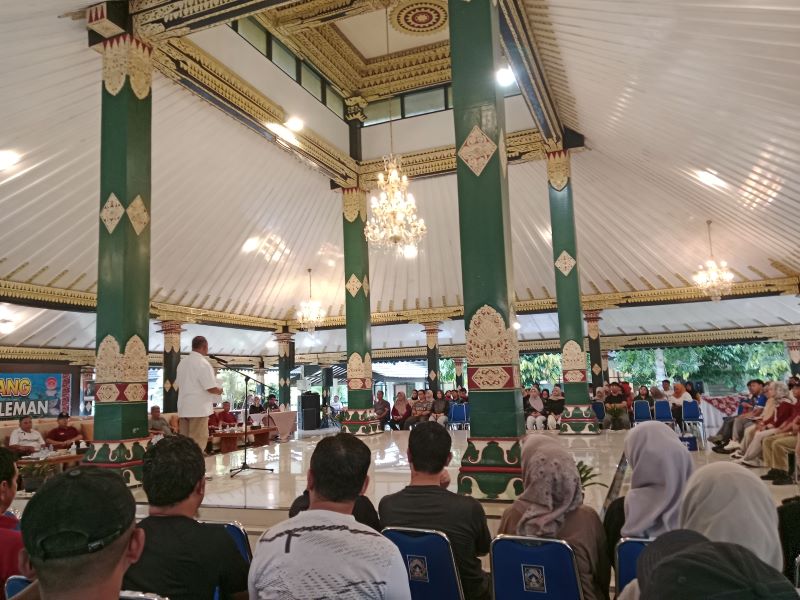 Bupati Sleman Harda Kiswaya saat evaluasi pegawai Senin (7/7).