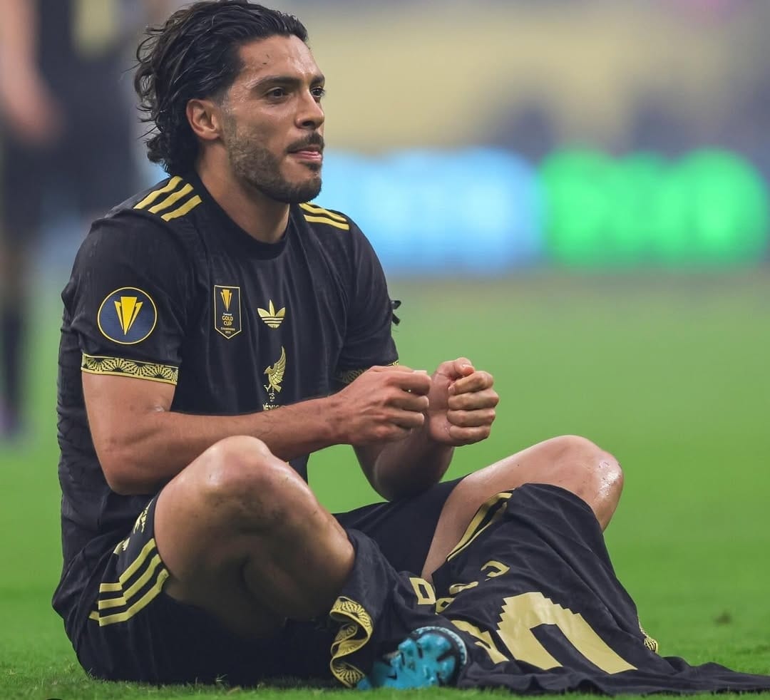 Selebrasi Raul Jimenez setelah mencetak gol ke gawang Amerika Serikat di Gold Cup