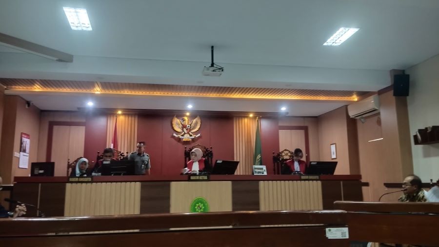 DI TUNDA: Persidangan kasus perdata Mbah Tupon di Pengadilan Negeri Bantul, Selasa (8/7)