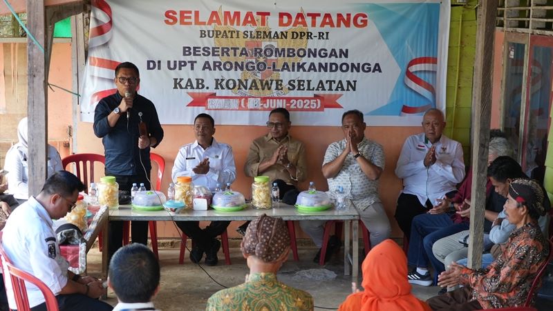 KUNJUNGAN PERTAMA: Bupati Sleman Harda Kiswaya berada di Konawe Selatan untuk menyelesaikan permasalahan transmigran Selasa (17/6).