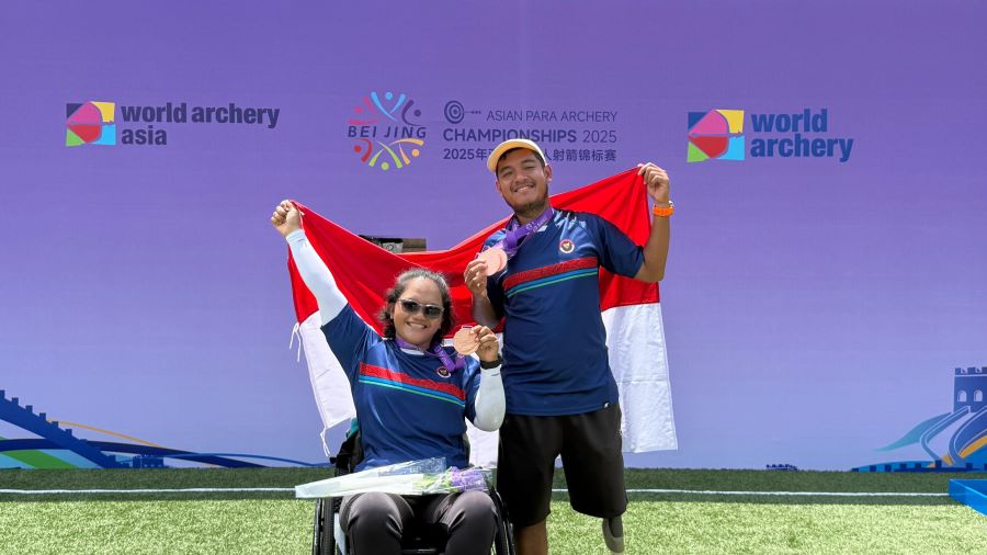 Keterangan, Atlet Para Panahan DIY Teodora Audi Ayudia saat membawa medali perunggu di ajang Ajang Asian Para Archery Championship 2025.