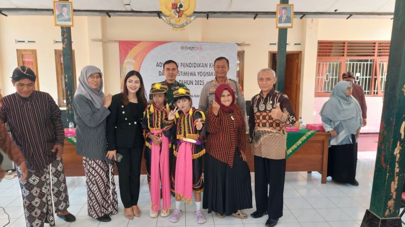 PENAMPILAN: Anak berkebutuhan khusus menampilkan tarian angguk.&nbsp;