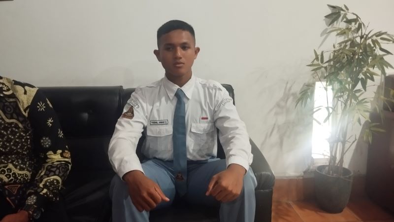 BERPRESTASI: Faishal Ahmad Kurniawan yang berhasil maju ke Paskibraka nasional saat ditemui di Pemkab Bantul Kamis (10/7).