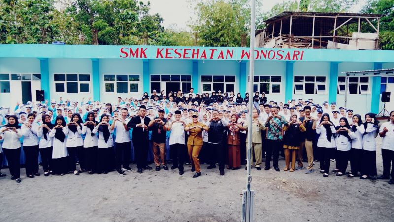 111 siswa baru kelas X SMK Kesehatan Wonosari mengikuti MPLS dengan pendekatan ramah anak serta mengintegrasikan gerakan 7 Kebiasaan Anak Indonesia Hebat Senin (14/7).