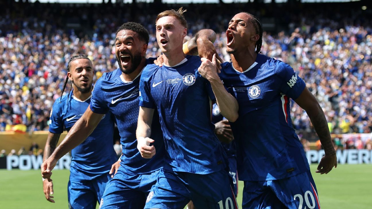 Penggawa Chelsea rayakan gol Cole Palmer dalam laga final PIala Dunia Antarklub 2025 atas PSG