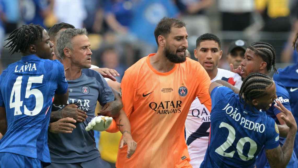 Pertikaian antara pemain PSG dan Chelsea setelah final Piala Dunia Antarklub
