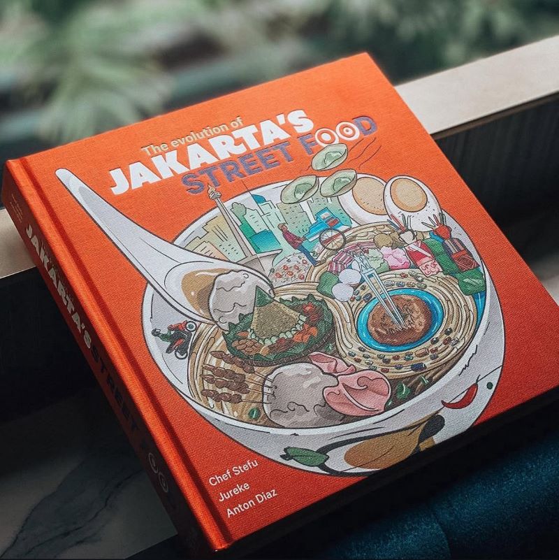 Buku The Evolution of Jakarta&rsquo;s Street Food, karya penulis dan antropolog makanan Dewi Lestari Nugraha.