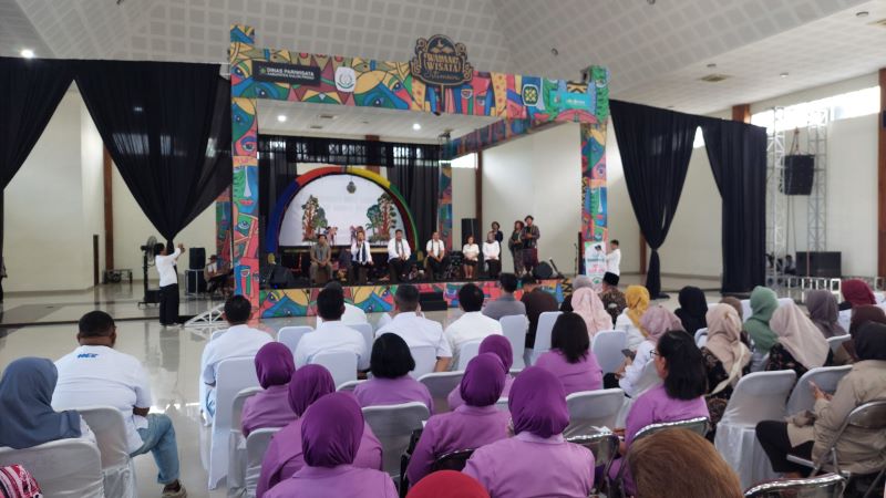 SOSIALISASI: Kejaksaan Negeri Kulon Progo memberikan materi anri korupsi ke ibu rumah tangga.&nbsp;