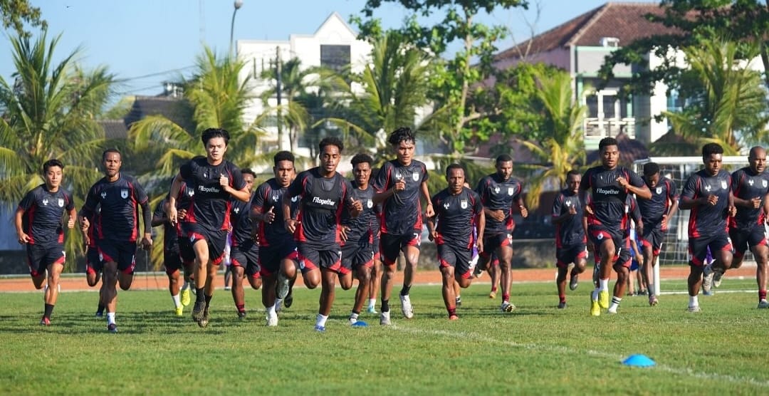 SEMANGAT: Para pemain Persipura fokus jalani pemusatan latihan di Yogyakarta