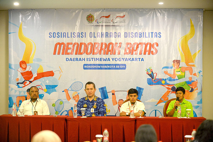 Para narasumber saat memberikan penuturan di kegiatan sosialisasi yang berlangsung di Hotel Cantya, Kamis (17/7/2025).