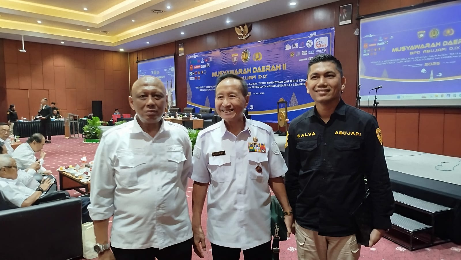 (Kiri-kanan)&nbsp;Sekjen BPP Abujapi&nbsp;Agus Vikram,&nbsp;Ketua Umum BPP Abujapi M Sofyan Jacob, dan&nbsp;Ketua BPD Abujapi DIY Salva Yurivan Saragih (17/7/2025).