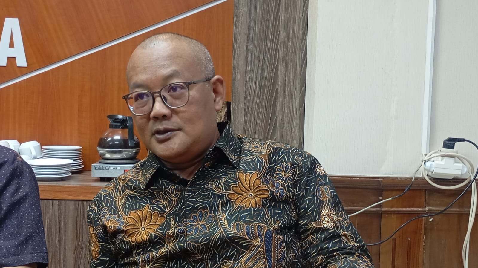 Ketua DPRD Kota Jogja Wisnu Sabdono Putro saat menyampaikan keterangannya tentang pengelolaan sampah di kantornya, Kamis (17/7/2025).