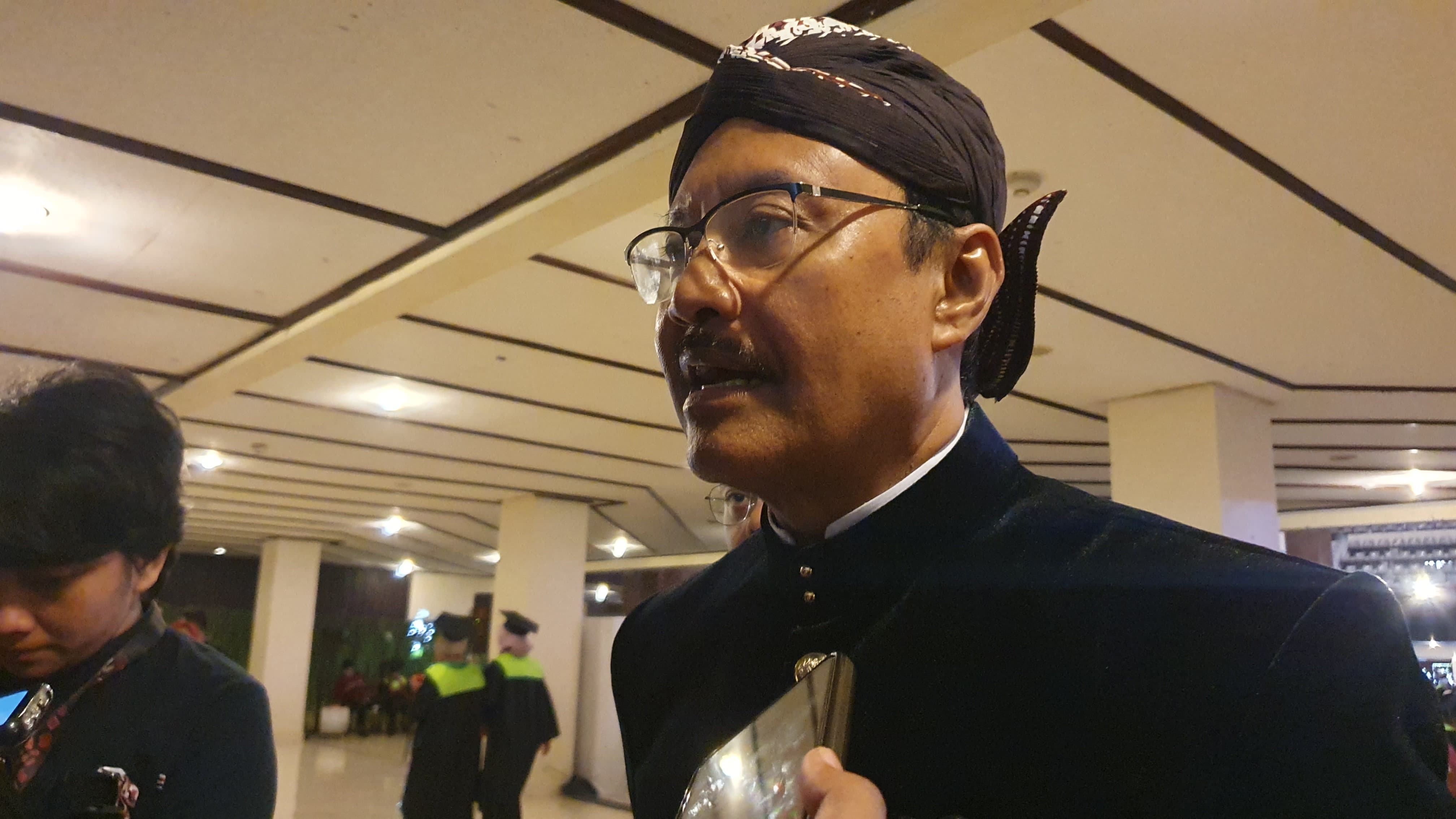 Menteri Sosial Saifullah Yusuf saat ditemui di Graha Sabha Pramana UGM, Kamis (17/7/2025).