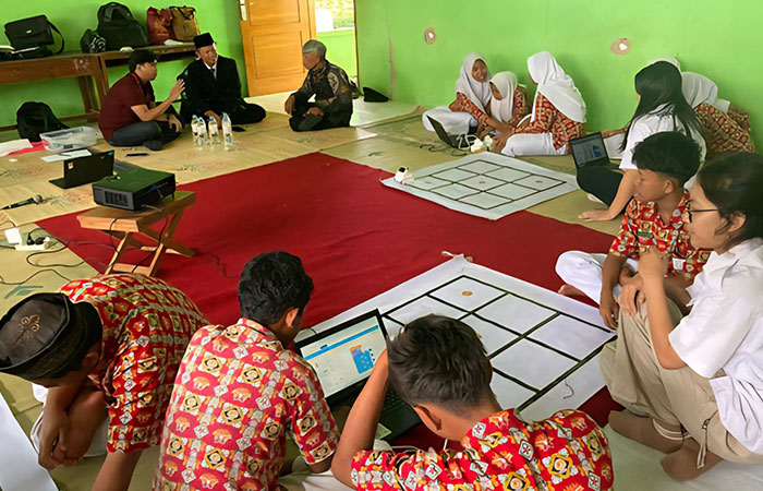 PENDIDIKAN INKLUSI: Tim pengabdian masyarakat Universitas Sanata Dharma (USD) mengenalkan pelatihan robotik dan pemrograman di sekolah.