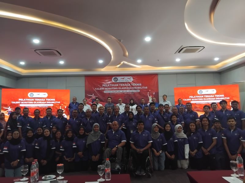 CARI BIBIT BARU: Narasumber dan peserta Pelatihan Teknik Talent Identification Tahun 2025 saat berfoto bersama.