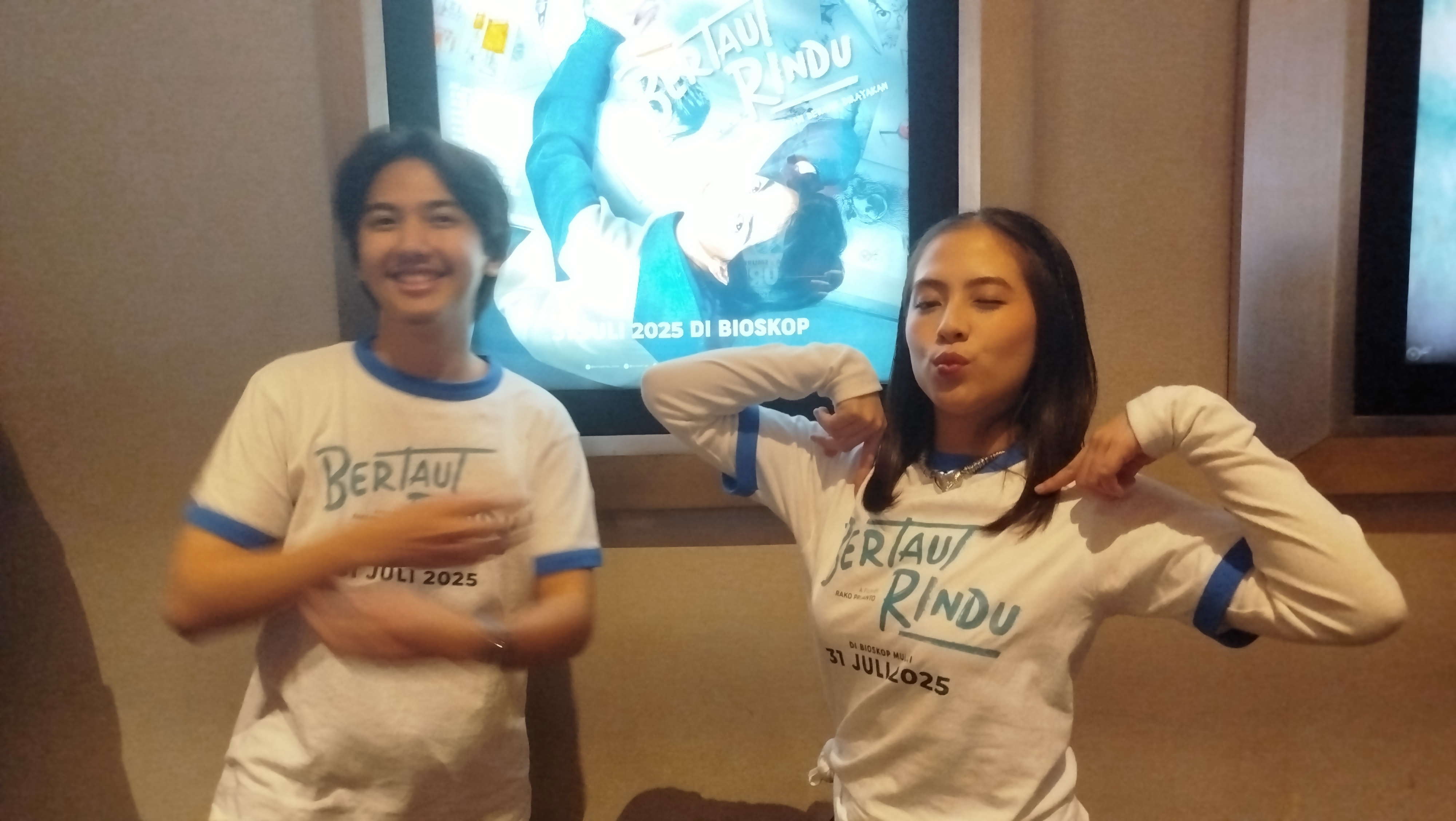 Ari Irham dan Adhisty Zara usai screening Bertaut Rindu di XXI Amplaz, Sleman (20/7/2025).