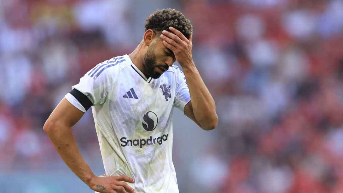 Matheus Cunha terlihat kecewa saat Manchester United ditahan imbang Leeds United