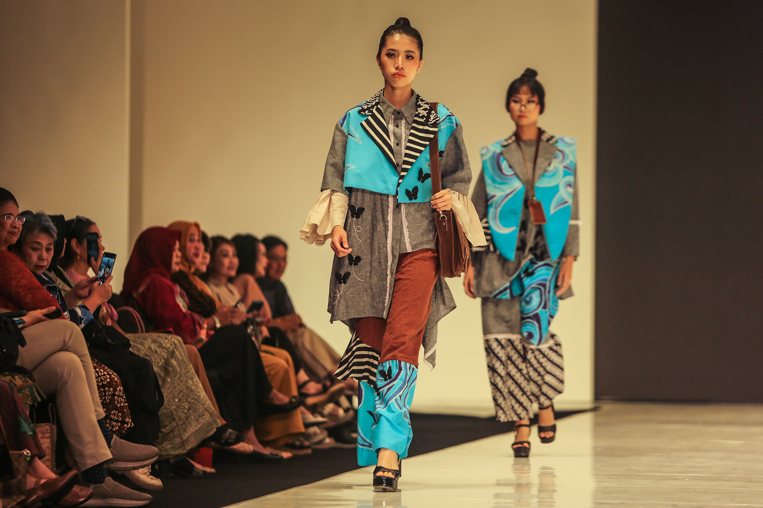 KHAS JOGJA: Peragaan busana batik dalam acara Jogja Fashion Week. Agenda tahunan itu merupakan bentuk fasilitasi pemerintah daerah dengan dukungan dana keistimewaan terhadap sektor industri.