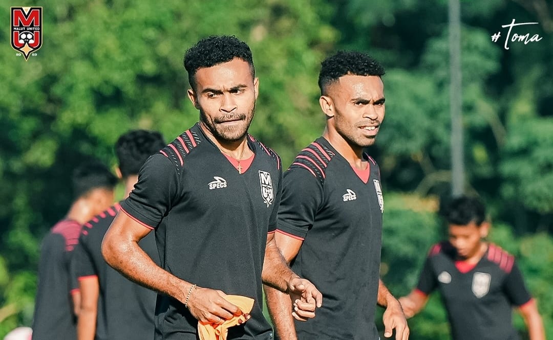 Duo Sayuri, Yakob Sayuri dan Yance Sayuri saat menjalani TC di Jogja bersama Malut United