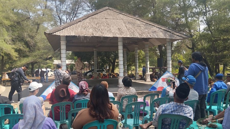 PEMBUKAAN: Upacara adat Kalurahan Gadingsari dalam menyambut acara Pandansari International Kite Exhibition Rabu (23/7)