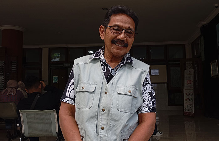 TANGGUNG JAWAB :&nbsp;Bambang Hudoyo, 81, saat ditemui di Pengadilan Negeri Jogja, kemarin (23/7).