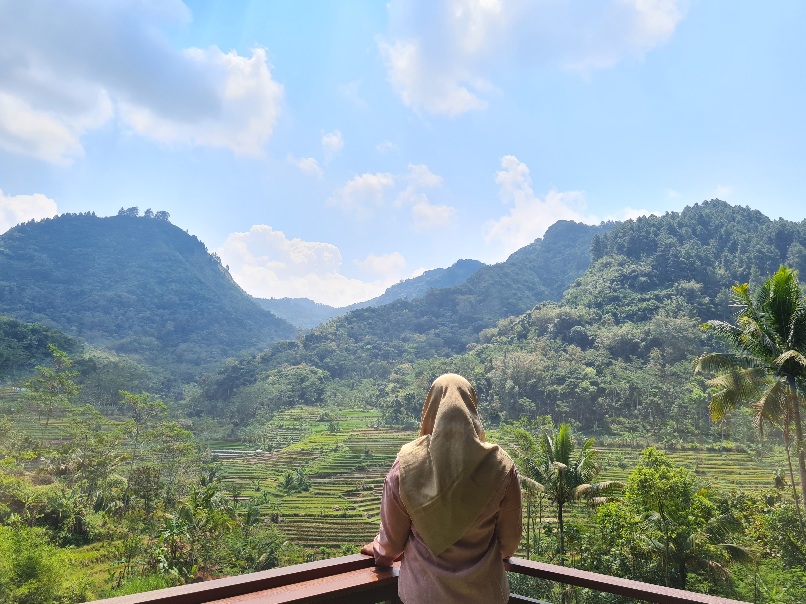 Candi Selogriyo memiliki daya tarik tersendiri. Ditambah pemandangan lanskap alam yang menawan.