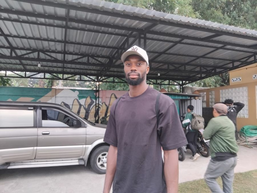 Keterangan, Gelandang asing PSS Sleman Fr&eacute;d&eacute;ric Inja&iuml;