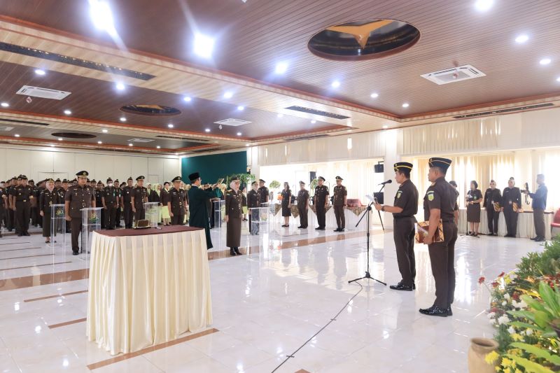 Pelantikan, pengambilan sumpah, dan serah terima jabatan pejabat eselon II dan III, Senin (28/7)