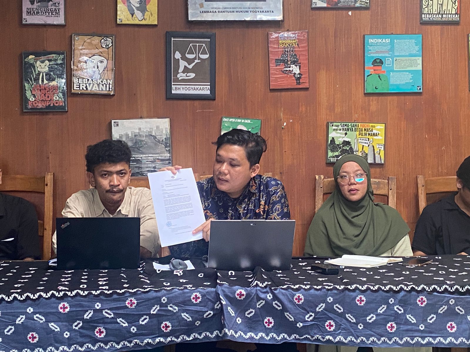 Konfrensi pers yang digelar Lembaga Bantuan Hukum (LBH) Yogyakarta di Kantor LBH Yogyakarta, Prenggan, Kotagede, Jogja, Jumat (25/7/2025).
