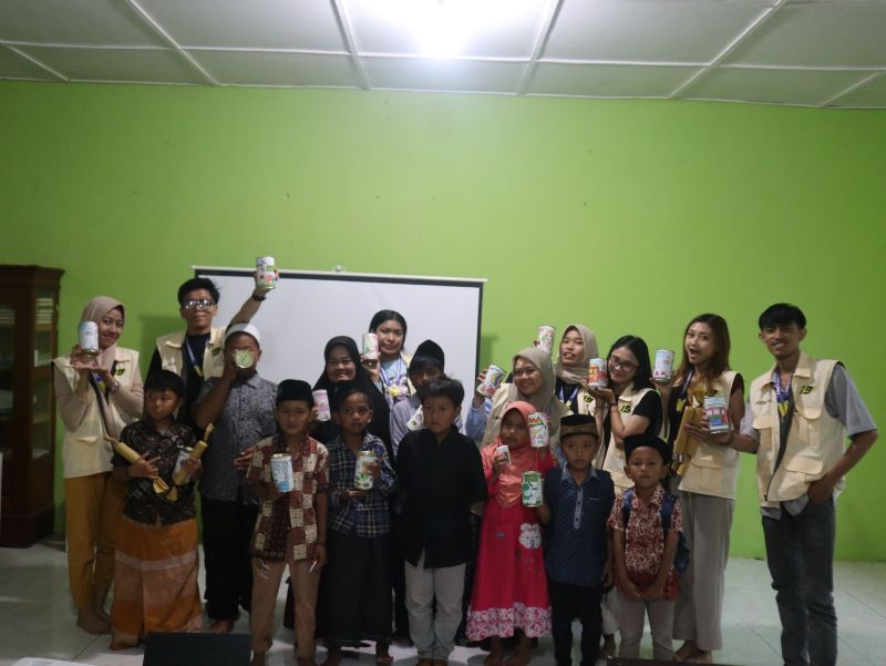 Momen kebersamaan bersama anak-anak Ngemplengan usai sesi edukasi menabung.