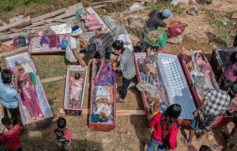 Pembersihan jenazah yang di lakukan suku Toraja untuk menghargai para Leluhur yang telah meninggal.