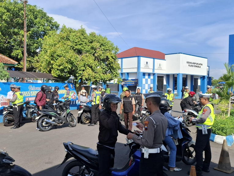 Polres Purworejo menggelar Operasi Patuh Candi 2025 di depan kompleks gedung Satlantas Polres Purworejo.(Dokumentasi Polres Purworejo)