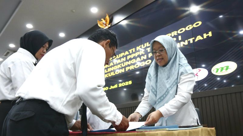 HARU: PPPK Tahap 1 menerima surat keterangan pengangkatan.