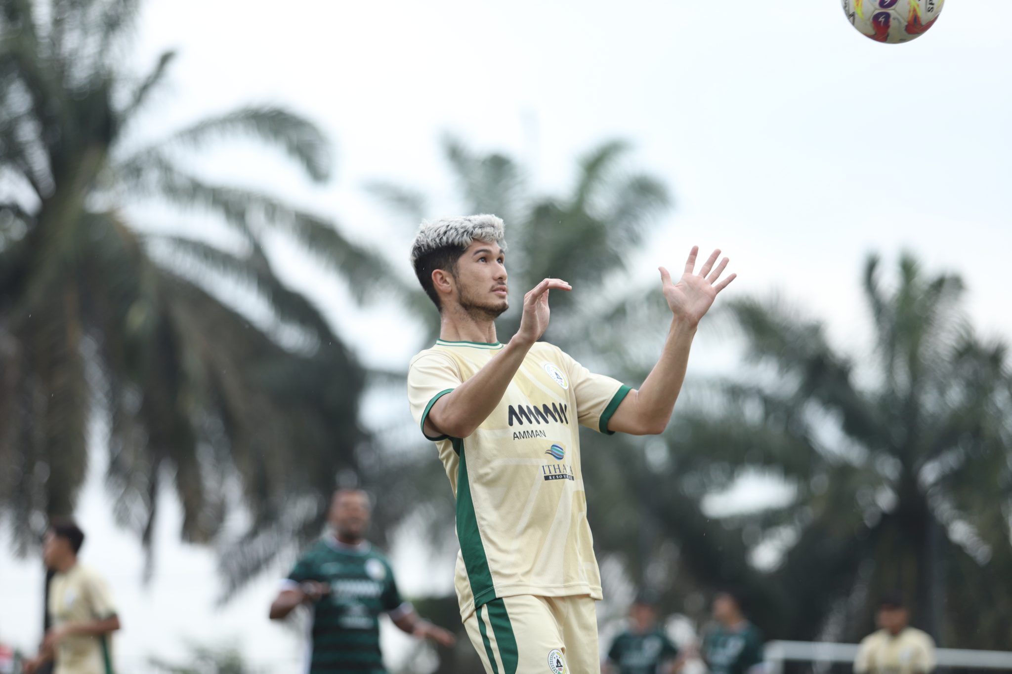 Pemain bertahan PSS Sleman, Kevin Gomes de Oliviera dalam sesi latihan di Lapangan Pakembinangun