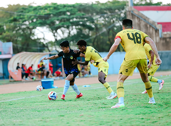 MASIH BANYAK PR: Para pemain PSIM saat uji coba tanding sebelum kompetisi BRI Super League 2025/2026.