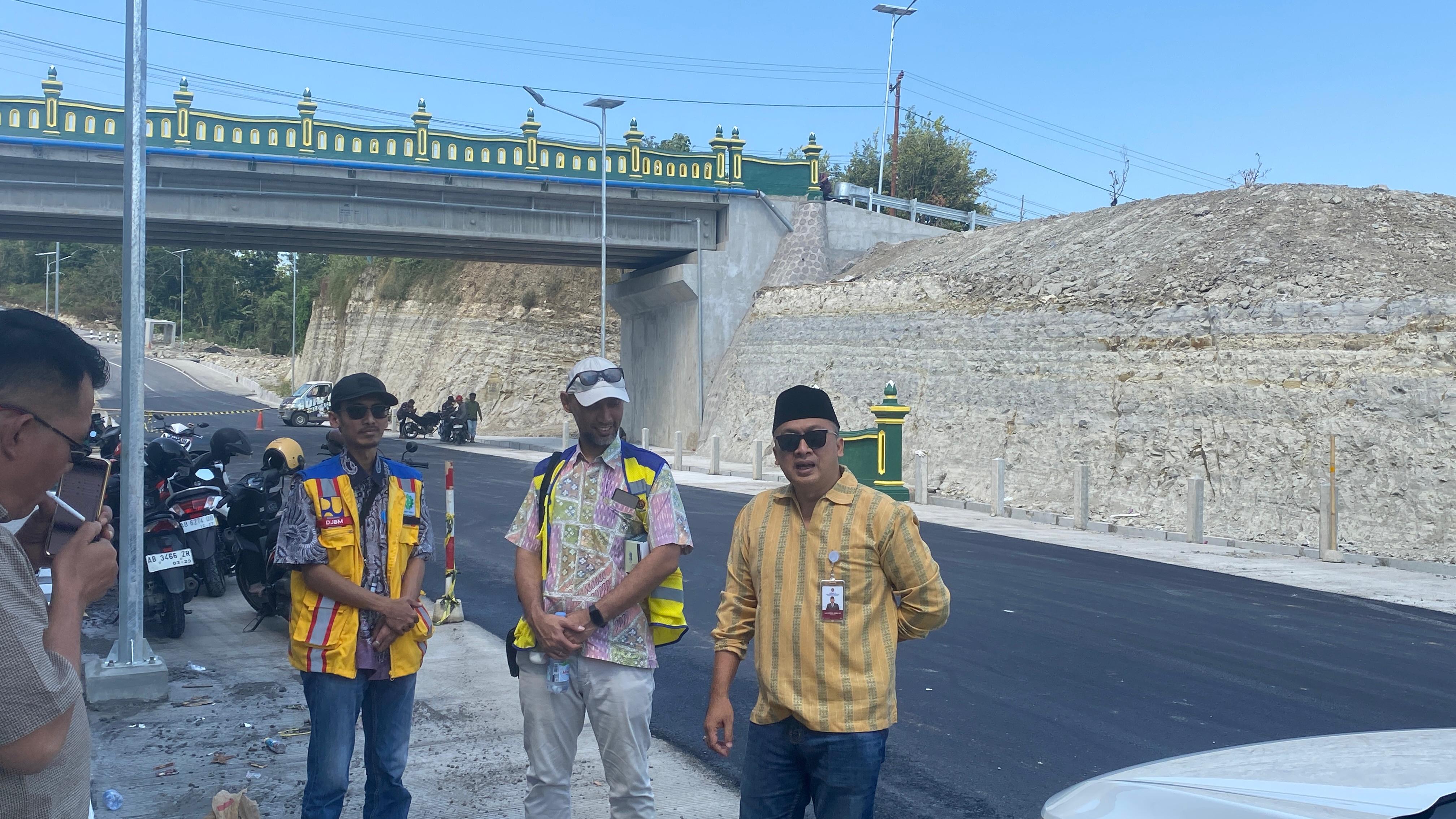 Jalan Prambanan&ndash;Gayamharjo yang baru selesai 50 persen dari target, Jumat (1/8/2025).