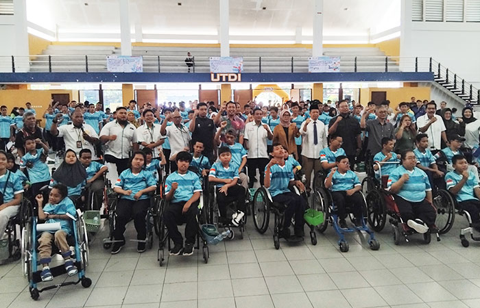Para atlet disabilitas DIY bersama pengurus NPCI DIY di Balai Lanthip, Universitas Teknologi Digital Indonesia (UTDI), Jumat (1/8/2025).