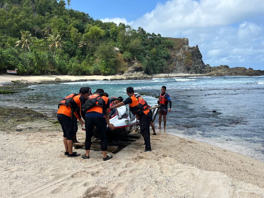 Pencarian terhadap wisatawan yang hilang terus dilakukan oleh TIM SAR