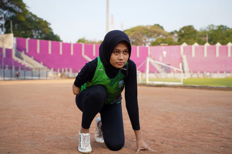 TERUS SEMANGAT: Eifie Julian Hikmah saat di lintasan atletik