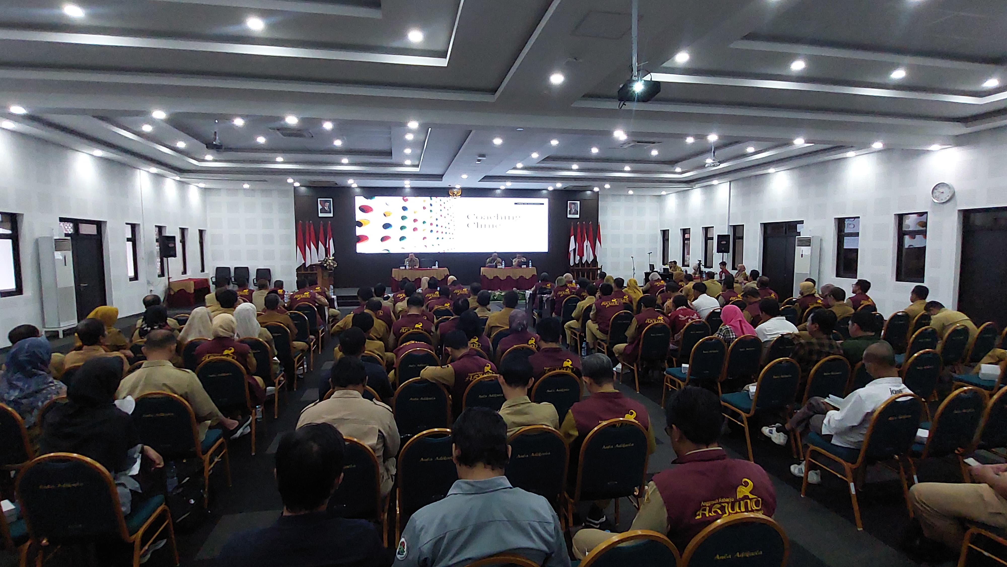 SERIUS: Ulu-ulu se-Kulon Progo mendapat pengarahan terkait pengadaan barang dan jasa.