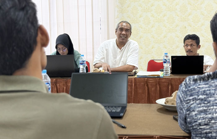 Waketum I KONI DIY Rumpis Agus Sudarko saat rakor dengan pengda cabor terkait Porda XVII DIY&nbsp;2025 di Kantor KONI DIY. (Dokumen KONI DIY)
