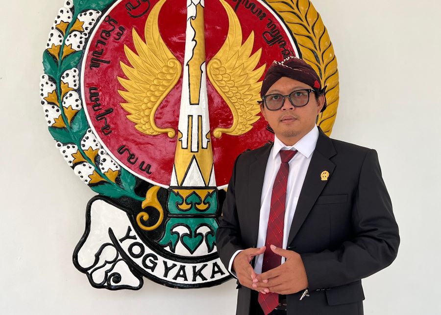 Dr. Raden Stevanus