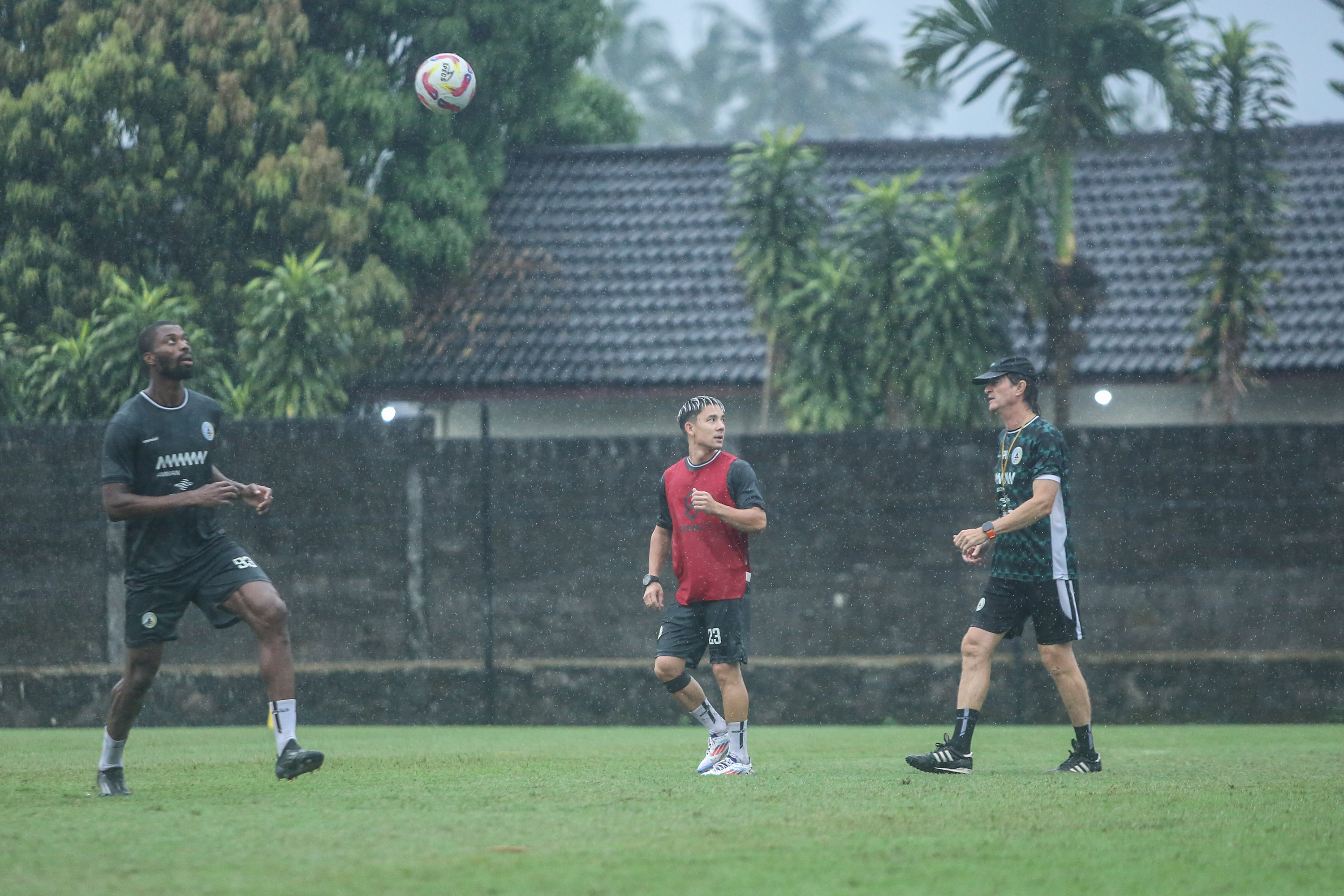 Gelandang andalan Super Elja Kim Jeffrey Kurniawan kini telah kembali berlatih secara rutin bersama tim