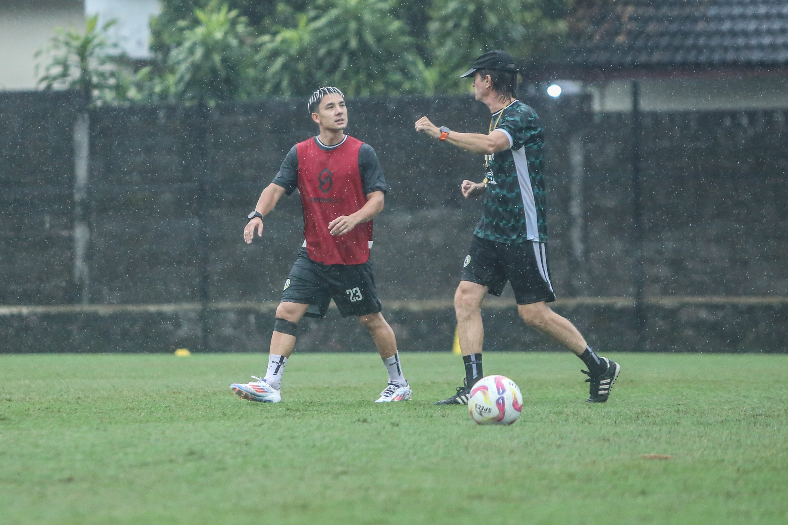 Gelandang andalan Super Elja Kim Jeffrey Kurniawan kini telah kembali berlatih secara rutin bersama tim