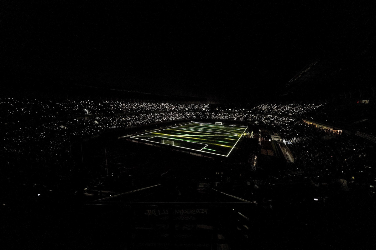 Bonek dan Bonita saat mendukung Persebaya pada Going Strong Game di Stadion Gelora Bung Tomo. (Persebaya)