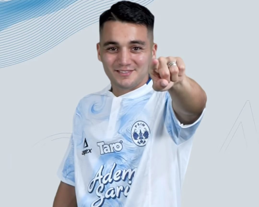 Ezequiel Vidal mencetak gol ke gawang Persebaya Surabaya dalam kemenangan tipis 1-0 bagi PSIM Jogja di laga pembuka BRI Super League 2025/26