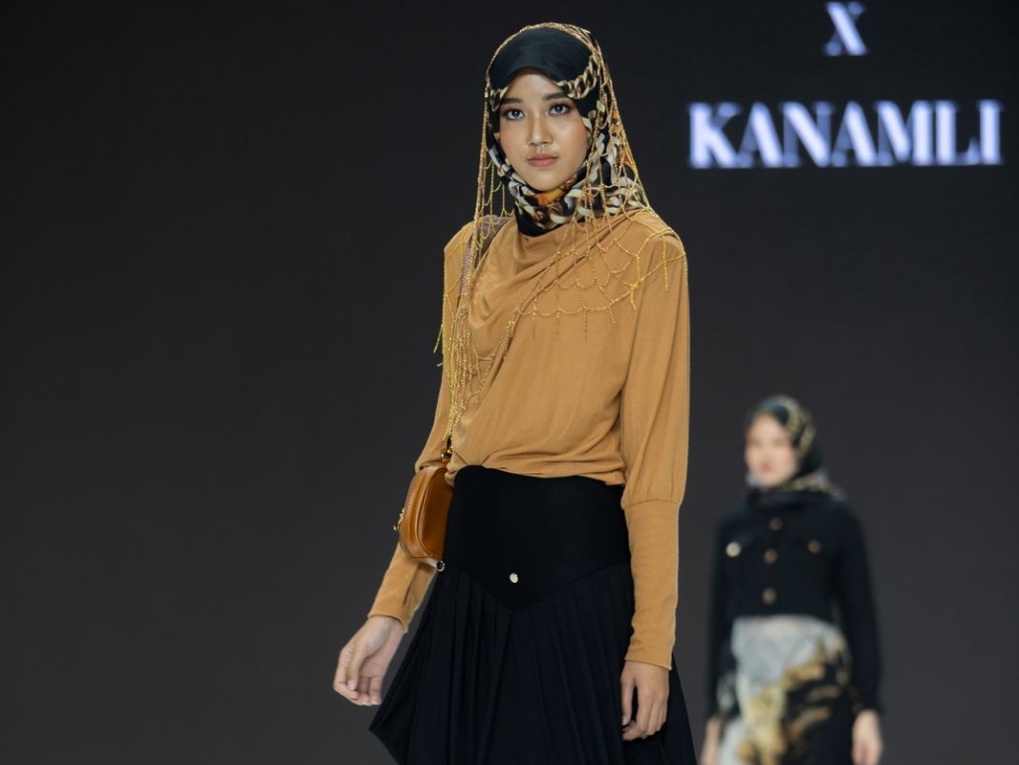 Santri Pondok Pesantren An-Nawawi menampilkan produk unggulan di ajang Jogja Fashion Week 2025. (Dokumentasi Santri Pondok Pesantren An-Nawawi)