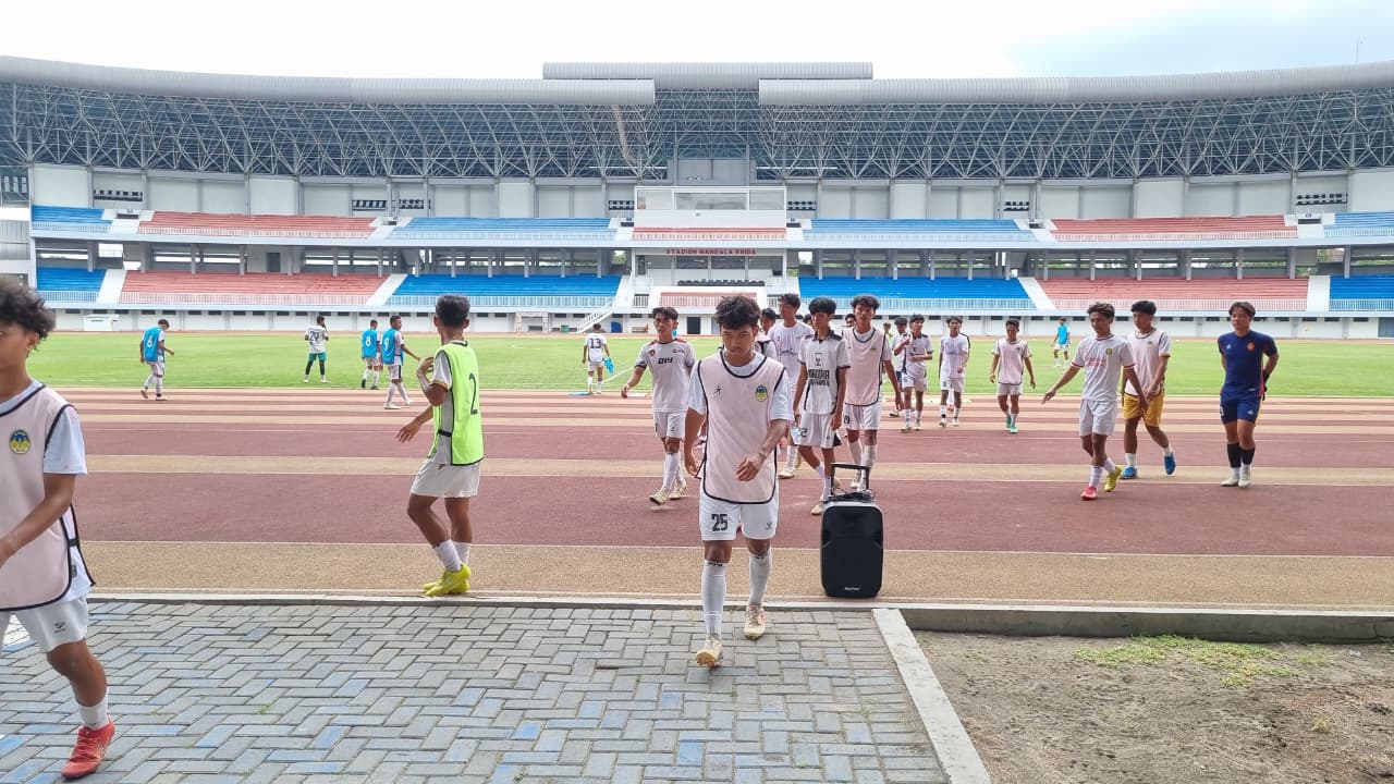 Sesi latihan dan seleksi hari pertama Elite Pro Academy (EPA) tim PSIM Jogjakarta di stadion Mandala Krida.