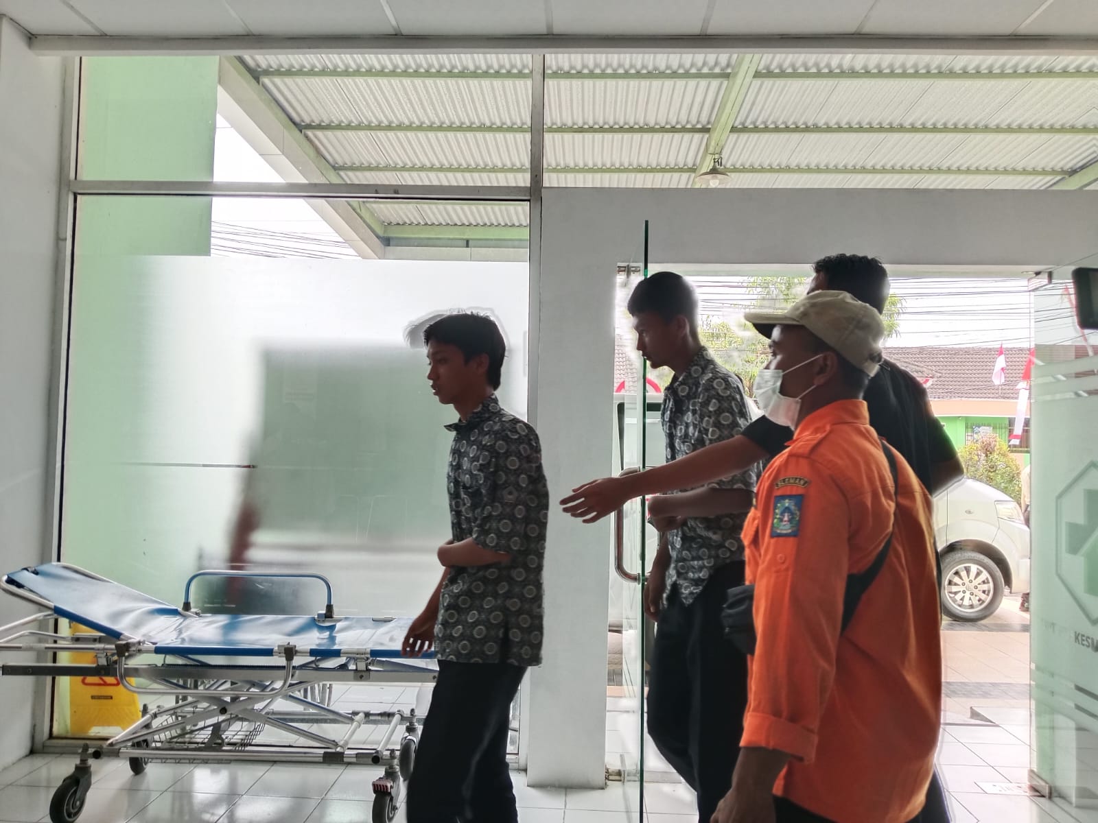 Kondisi para siswa yang diduga keracunan MBG di Puskesmas Mlati 2 (13/8/2025).
