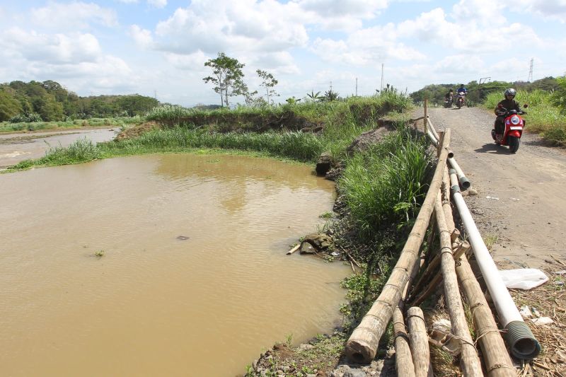 Bekas penambangan pasir yang ditinggalkan.